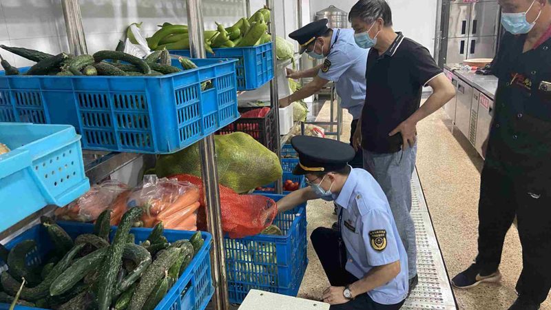 小标题：传统年夜饭的痛点