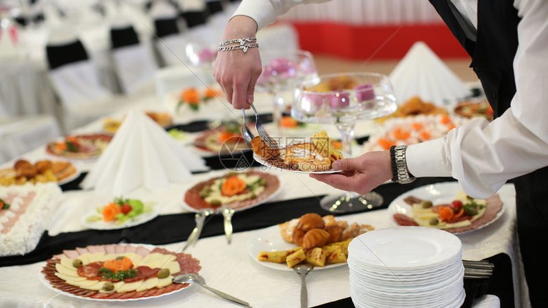 为了更直观地了解速冻食品的营养成分，以下列举了几种常见速冻食品的营养成分对比：