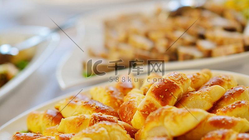 面包保质期之谜：休闲食品中的时间密码**